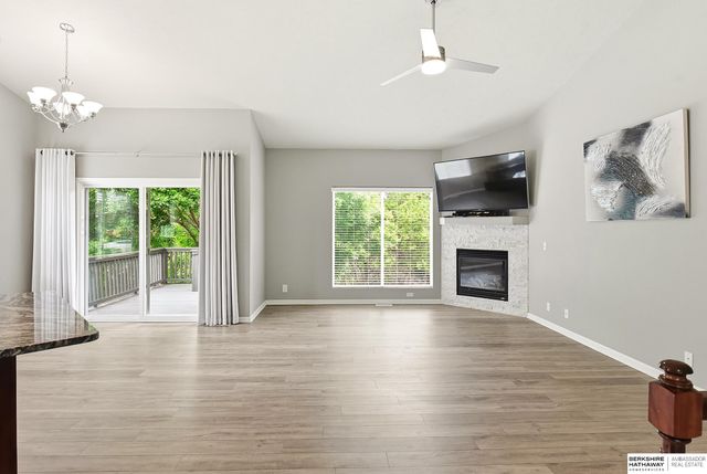 7512 S 101st Street, La Vista, NE 68129