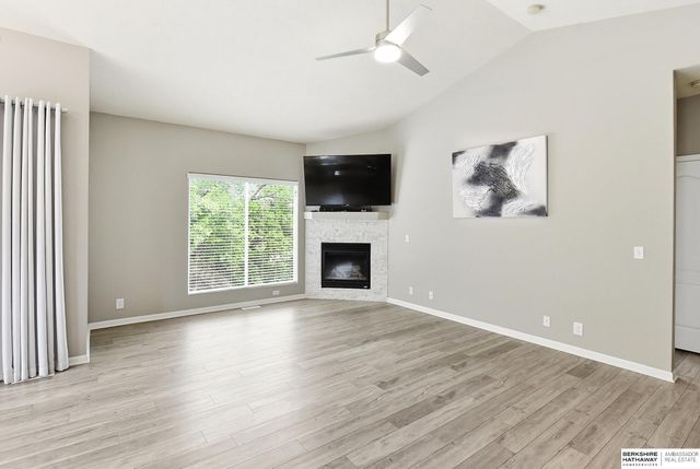 7512 S 101st Street, La Vista, NE 68129