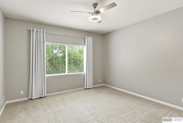 7512 S 101st Street, La Vista, NE 68129