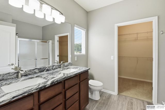 7512 S 101st Street, La Vista, NE 68129