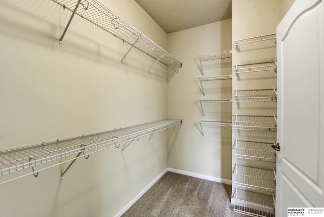 7512 S 101st Street, La Vista, NE 68129