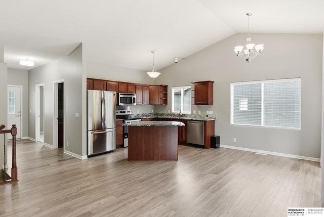 7512 S 101st Street, La Vista, NE 68129