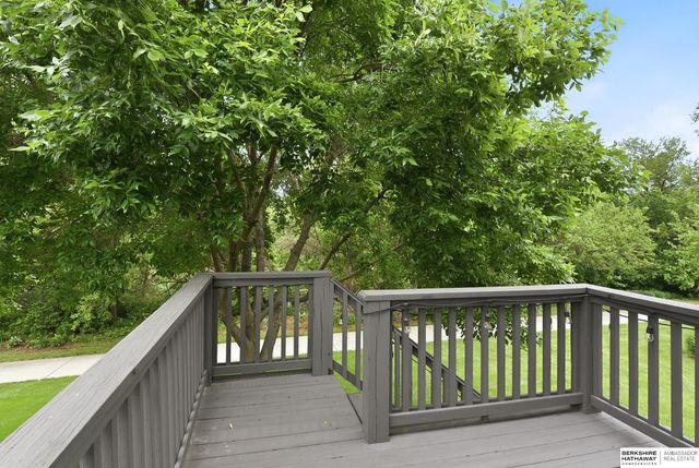 7512 S 101st Street, La Vista, NE 68129