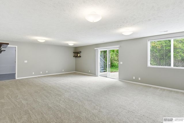 7512 S 101st Street, La Vista, NE 68129
