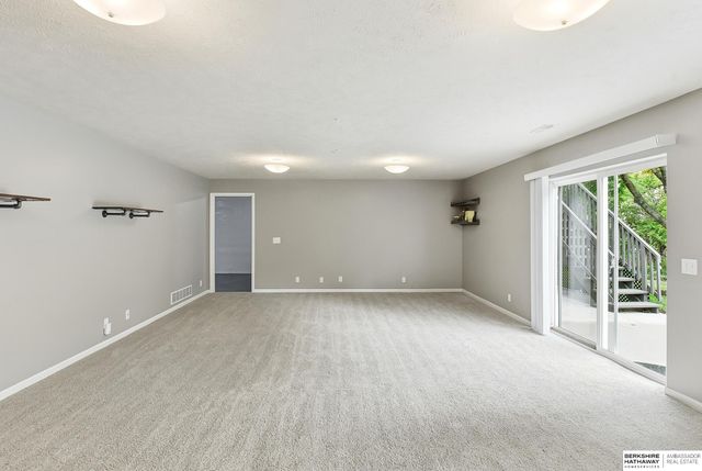 7512 S 101st Street, La Vista, NE 68129