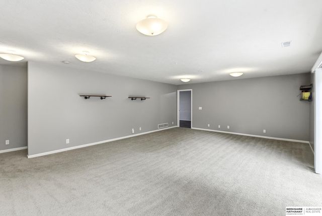 7512 S 101st Street, La Vista, NE 68129