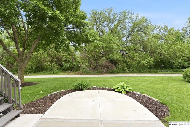 7512 S 101st Street, La Vista, NE 68129