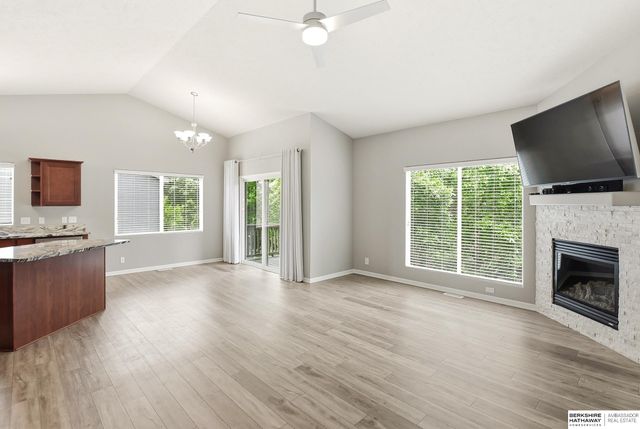 7512 S 101st Street, La Vista, NE 68129