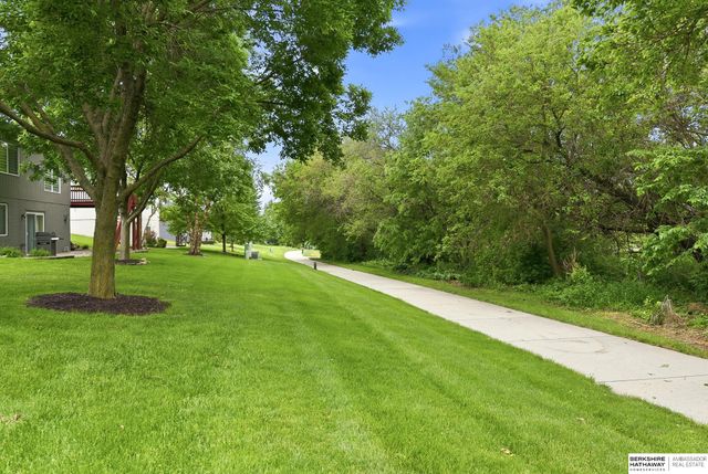 7512 S 101st Street, La Vista, NE 68129
