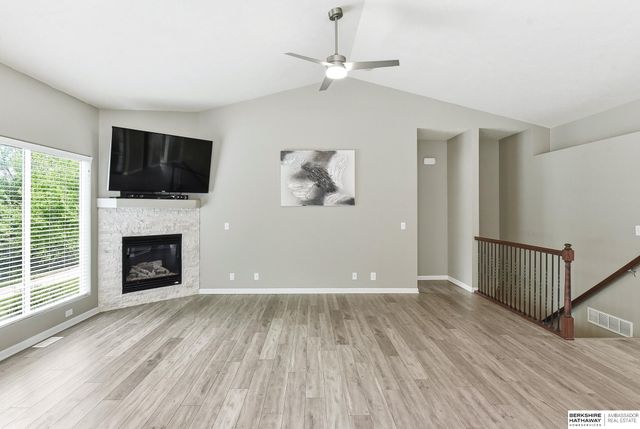 7512 S 101st Street, La Vista, NE 68129