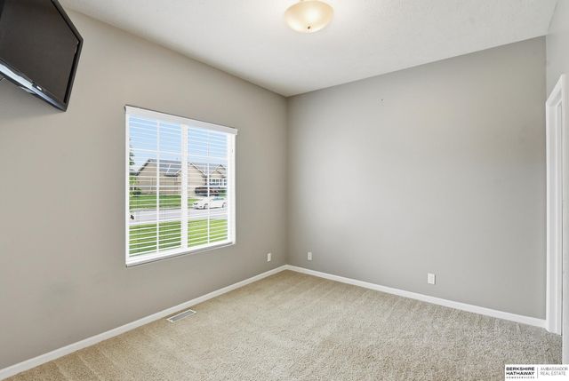 7512 S 101st Street, La Vista, NE 68129