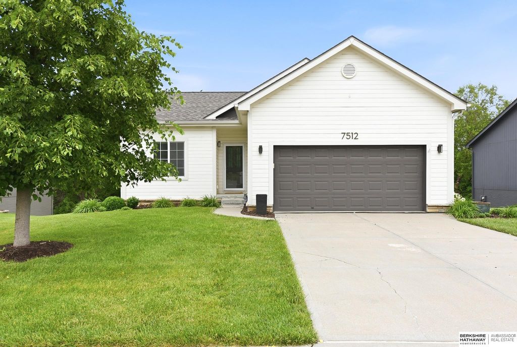 7512 S 101st Street, La Vista, NE 68129
