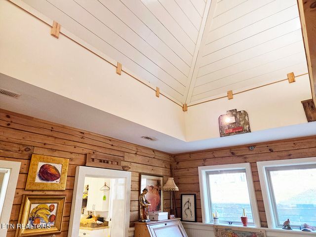 223 Frontier Rd, Sweetwater, TN 37874