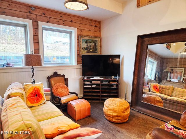 223 Frontier Rd, Sweetwater, TN 37874