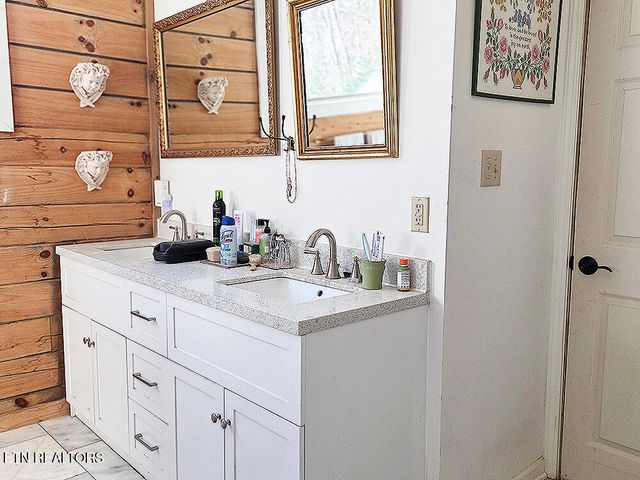 223 Frontier Rd, Sweetwater, TN 37874