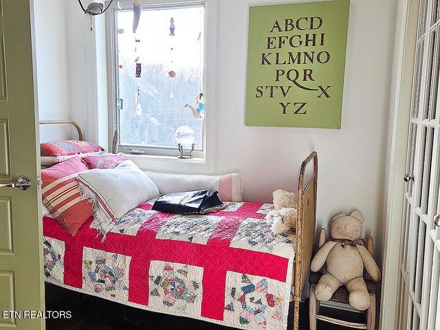 223 Frontier Rd, Sweetwater, TN 37874