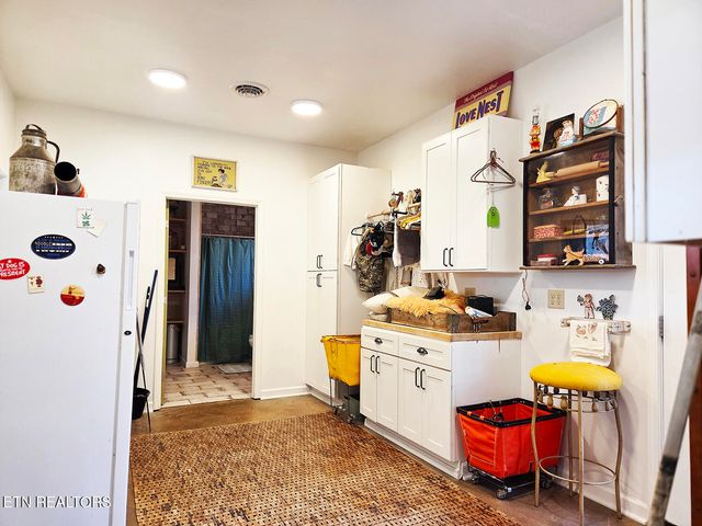 223 Frontier Rd, Sweetwater, TN 37874