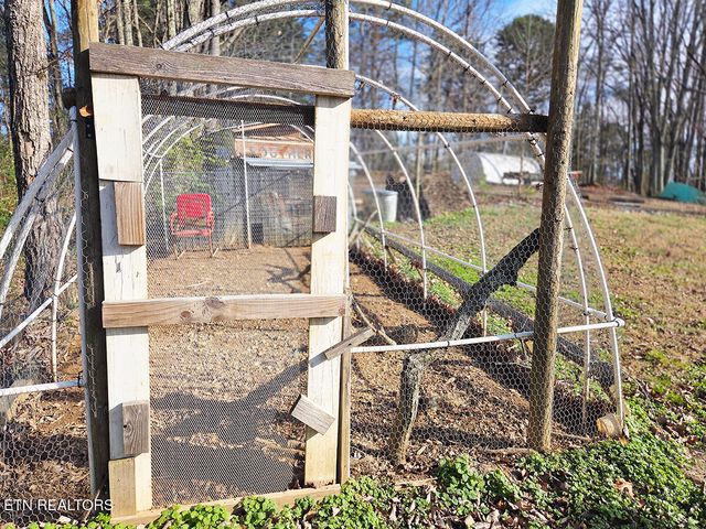 223 Frontier Rd, Sweetwater, TN 37874