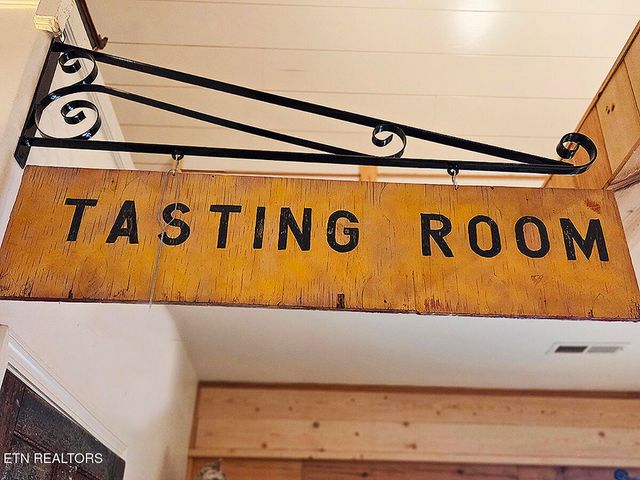 223 Frontier Rd, Sweetwater, TN 37874