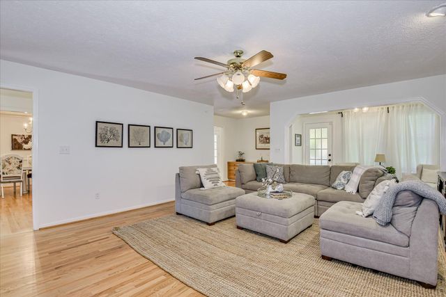 869 Hickory Ridge Road, Aiken, SC 29803