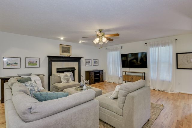 869 Hickory Ridge Road, Aiken, SC 29803