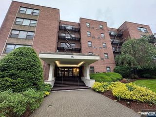 95 Orient Way 3G, Rutherford, NJ 07070