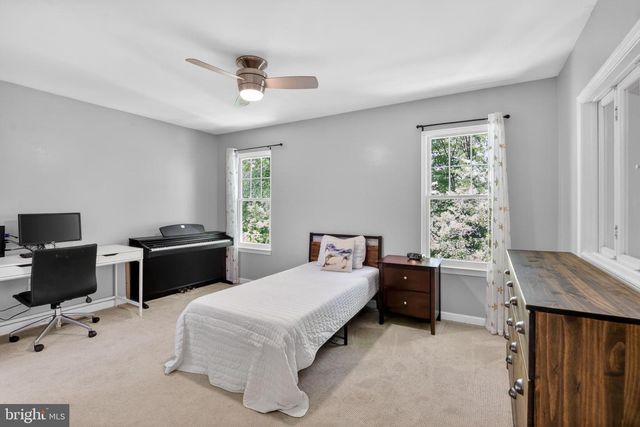 11969 HOLLY VIEW DR, Woodbridge, VA 22192