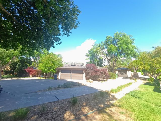 6504 Poza Rica Court NW, Albuquerque, NM 87107