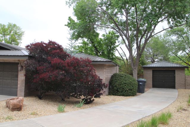 6504 Poza Rica Court NW, Albuquerque, NM 87107