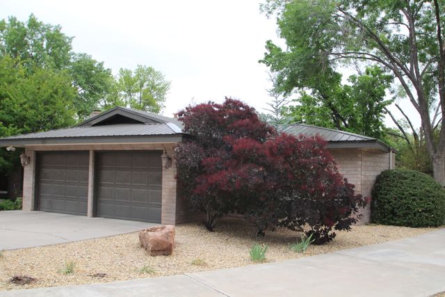 6504 Poza Rica Court NW, Albuquerque, NM 87107