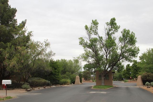 6504 Poza Rica Court NW, Albuquerque, NM 87107