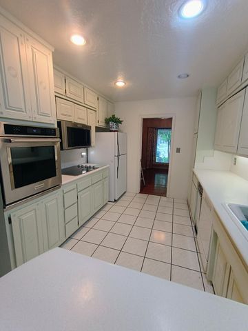 6504 Poza Rica Court NW, Albuquerque, NM 87107