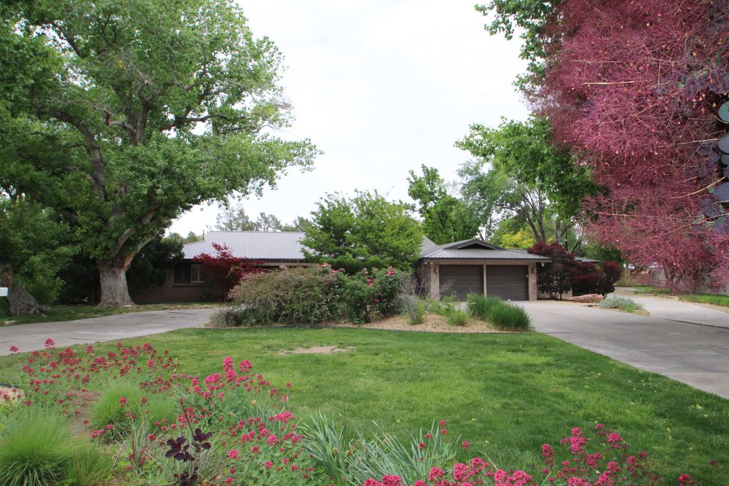 6504 Poza Rica Court NW, Albuquerque, NM 87107