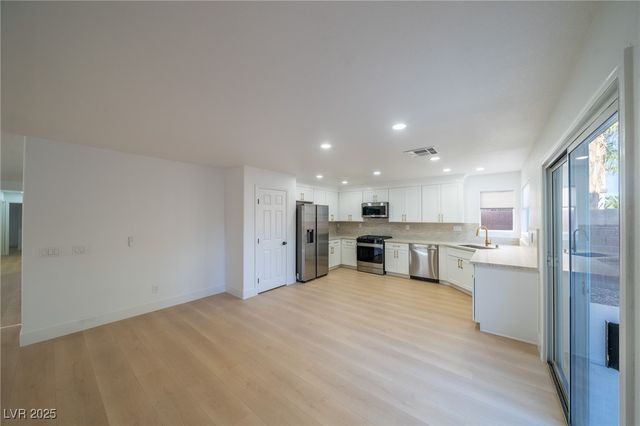 504 Lacabana Beach Drive, Las Vegas, NV 89138