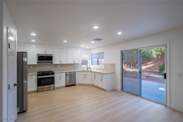 504 Lacabana Beach Drive, Las Vegas, NV 89138