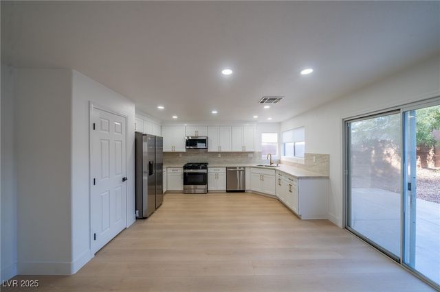 504 Lacabana Beach Drive, Las Vegas, NV 89138