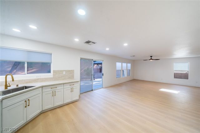 504 Lacabana Beach Drive, Las Vegas, NV 89138