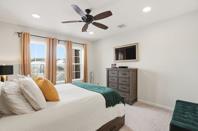 15 Revolution Way 2205, Canton, MA 02021