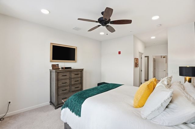 15 Revolution Way 2205, Canton, MA 02021