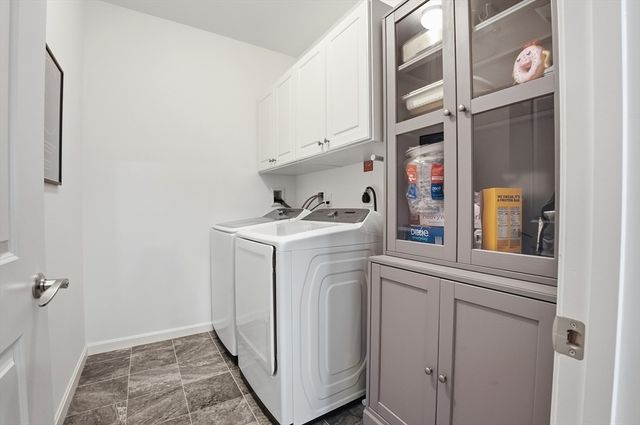 15 Revolution Way 2205, Canton, MA 02021