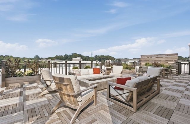 15 Revolution Way 2205, Canton, MA 02021