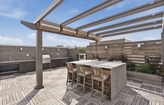 15 Revolution Way 2205, Canton, MA 02021