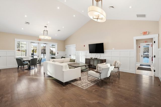 15 Revolution Way 2205, Canton, MA 02021