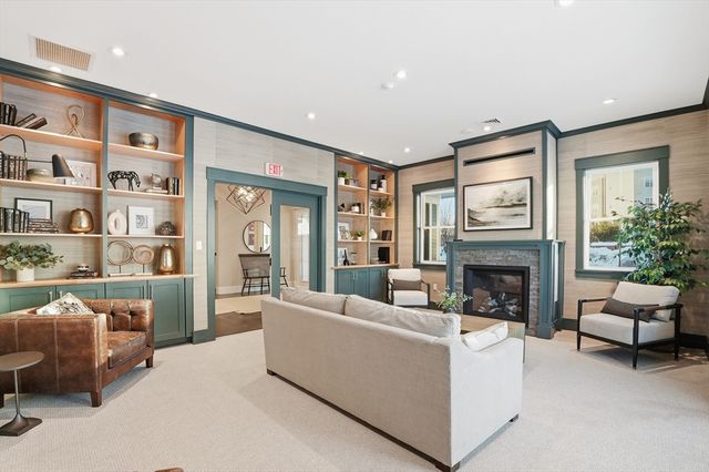 15 Revolution Way 2205, Canton, MA 02021