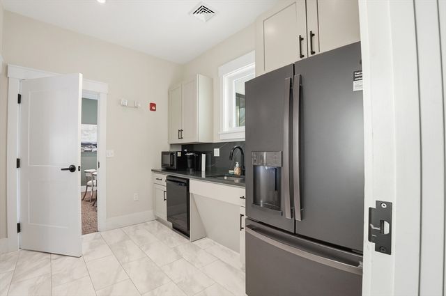 15 Revolution Way 2205, Canton, MA 02021