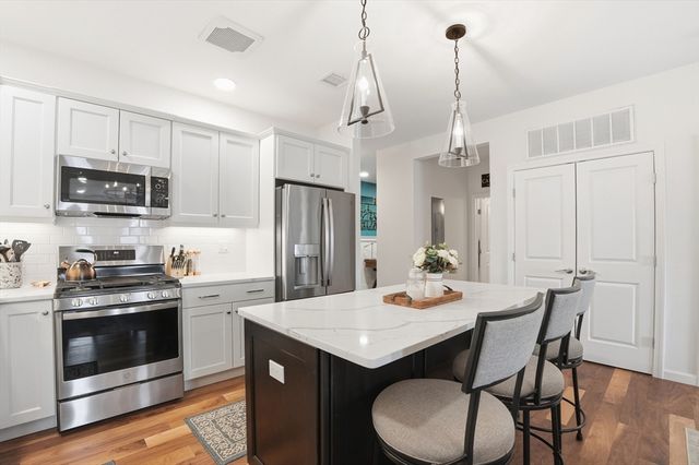 15 Revolution Way 2205, Canton, MA 02021