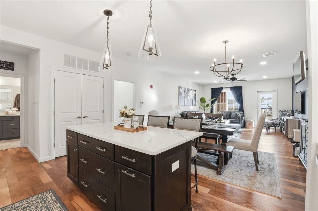 15 Revolution Way 2205, Canton, MA 02021