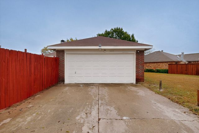 2933 Lawndale Drive, Lancaster, TX 75134