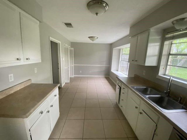 16631 Blackhawk Boulevard, Friendswood, TX 77546