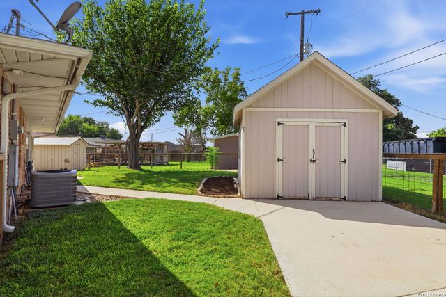 758 Carl Dr, New Braunfels, TX 78130
